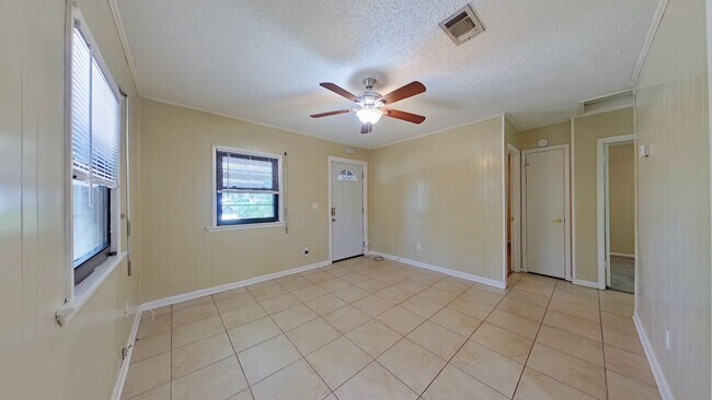 Building Photo - 511 Fir Ave