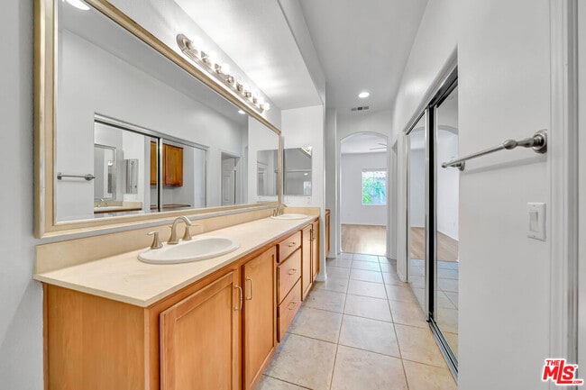 Building Photo - 23904 Calle Del Sol Dr
