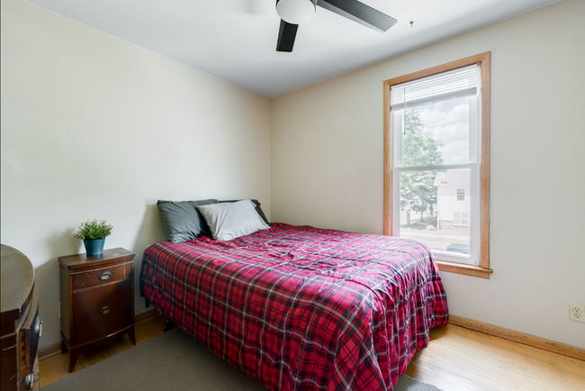 Bedroom 2 - 1827 2nd St NE