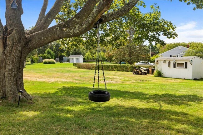 Building Photo - 331 Third Beach Rd