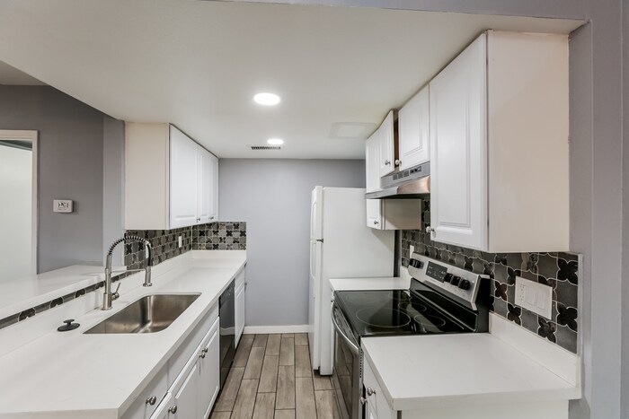 Building Photo - 2133 W Turney Ave
