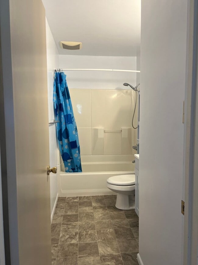 Building Photo - Blue Lake House Tier 2