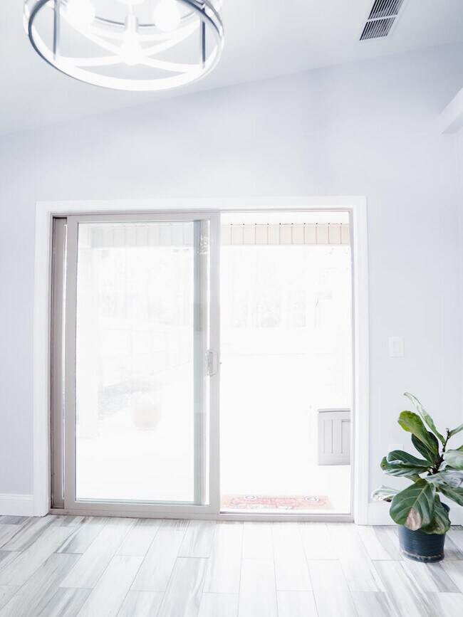 Building Photo - 8261 Sierra St