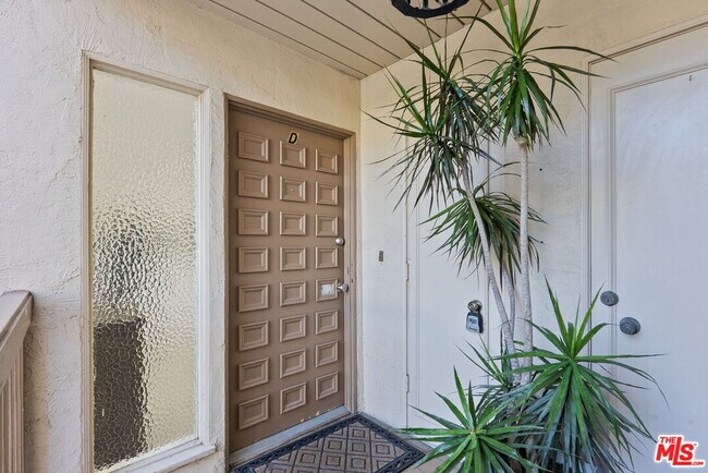 Building Photo - 23924 De Ville Way