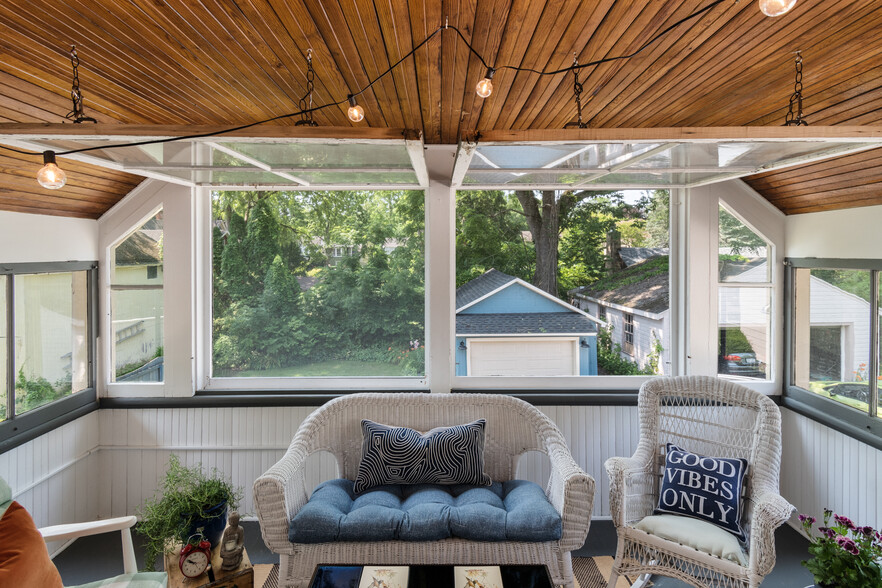 3 season screened porch off Master Bedroom - 5 W Jefferson Rd