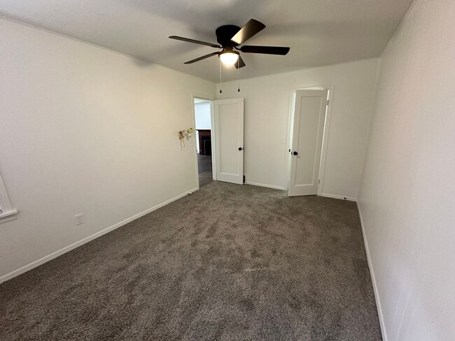 Building Photo - 3 Bed 2.5 bath house in OKC