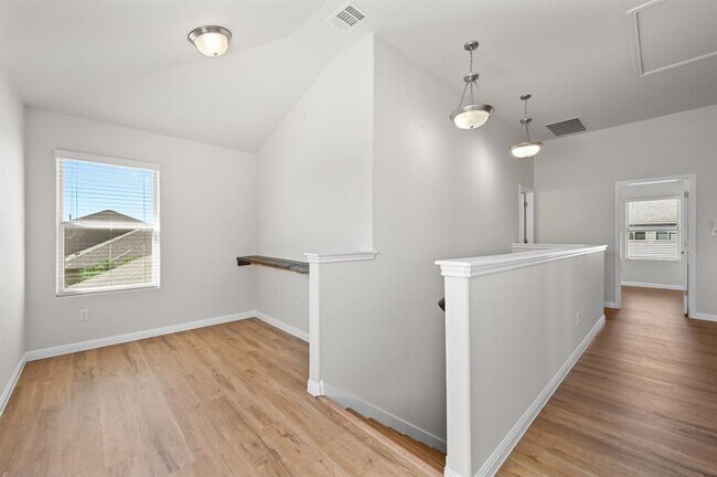 Building Photo - 351 Wincliff Dr