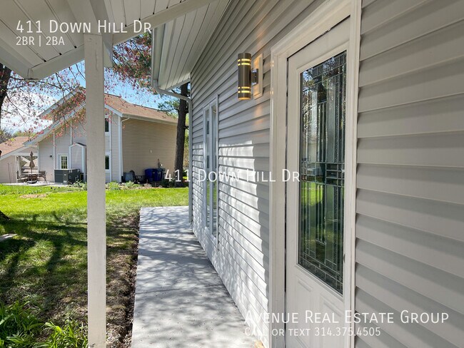 Building Photo - 411 Down Hill Dr Amazingly remodeled 2 bed...