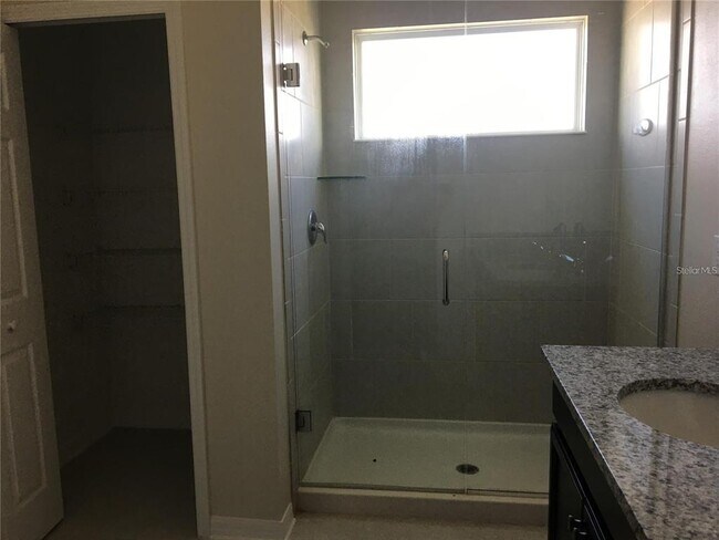 Building Photo - 2510 Sanderling St