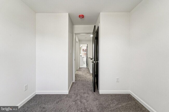 Building Photo - BEAUTIFUL 3 Bedroom 2 Bathroom Home