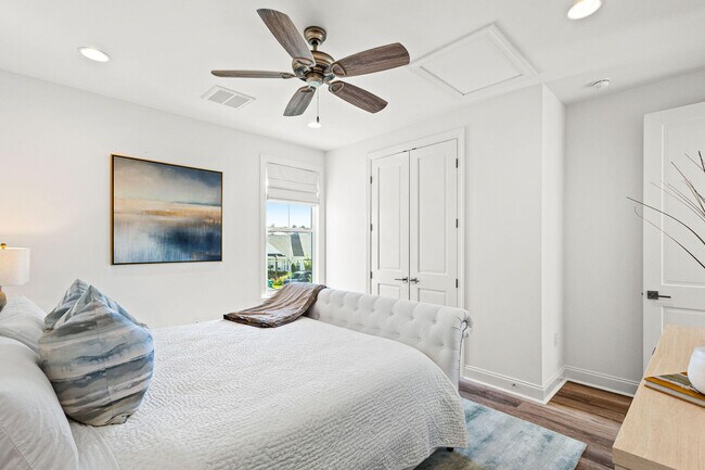 Building Photo - 84 Roundwood Dr