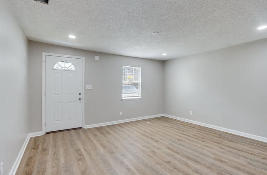 Building Photo - 2904 Barron Ave