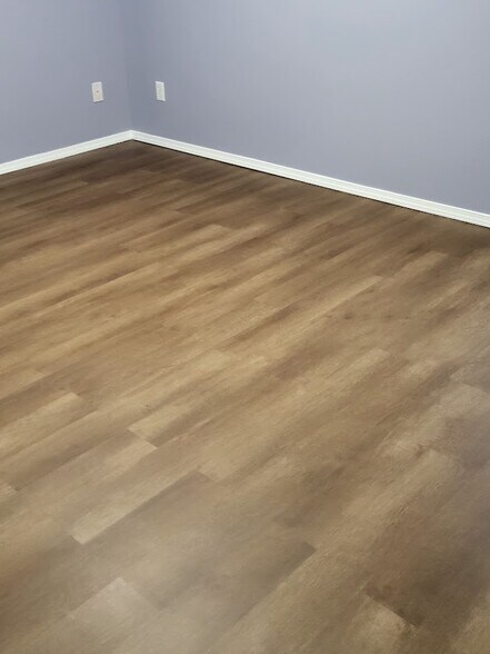 Building Photo - 616 NE Fenway Ave