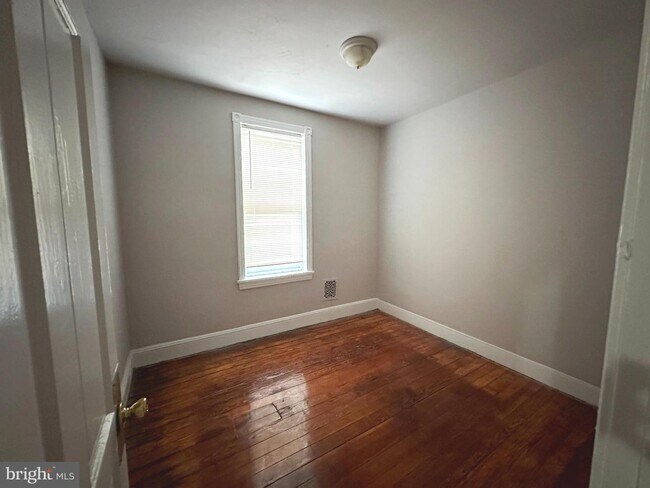 Building Photo - 250 N 52nd St