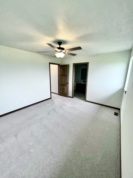 Building Photo - 5104 S Dubuque Ave