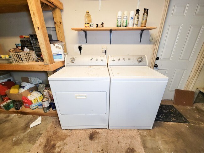 Building Photo - NICE 3 BEDROOM 2 BATH LEASE HOME IN SPRING...