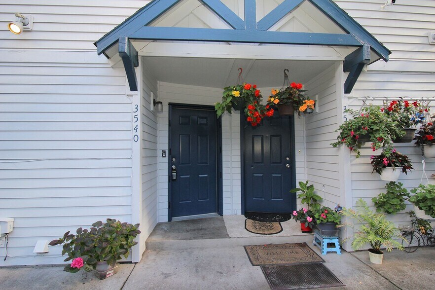 Building Photo - 3548-3548 NE 102nd Ave