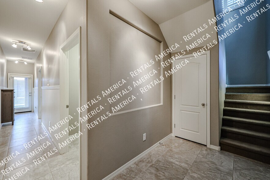 Building Photo - 4212 E Erie St