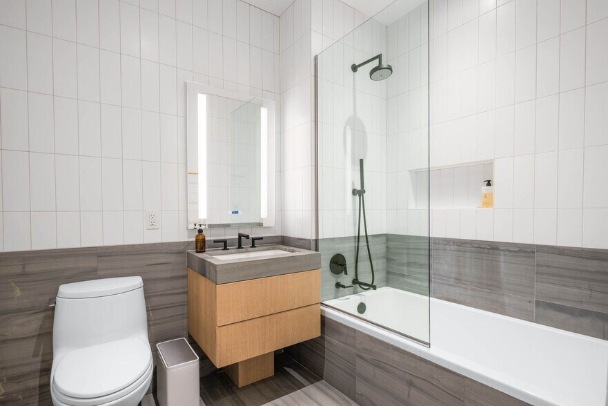 Building Photo - 61 Rivington St