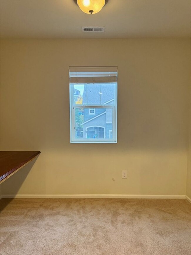 Building Photo - Move in Ready 3Br 2.5 Bath in Lacey with M...