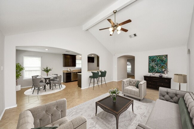 Building Photo - 21823 Wildcroft Dr