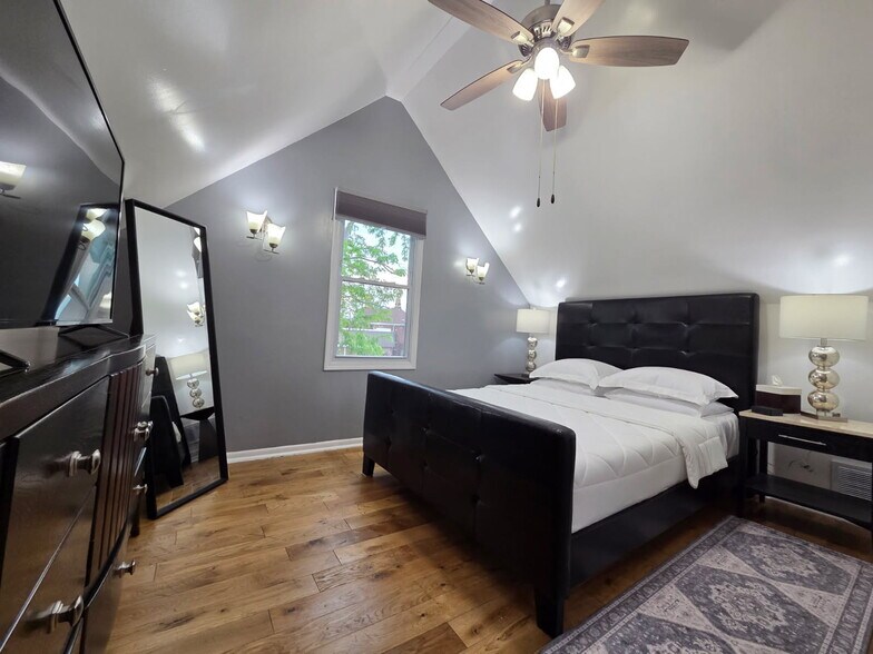 Building Photo - 2015 Davidson Pl