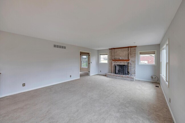 Building Photo - 1658 Grandview Dr