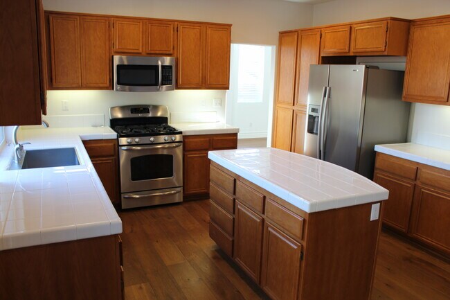 Building Photo - 35703 Date Palm St