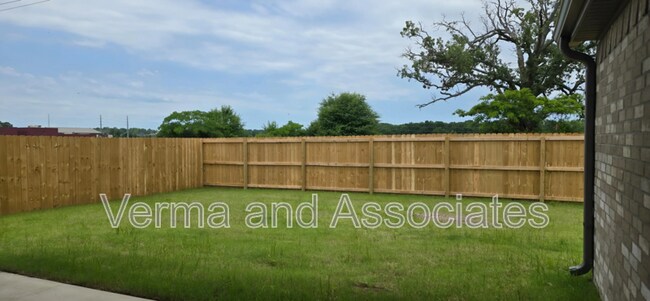 Building Photo - 1000 Trestle Ln