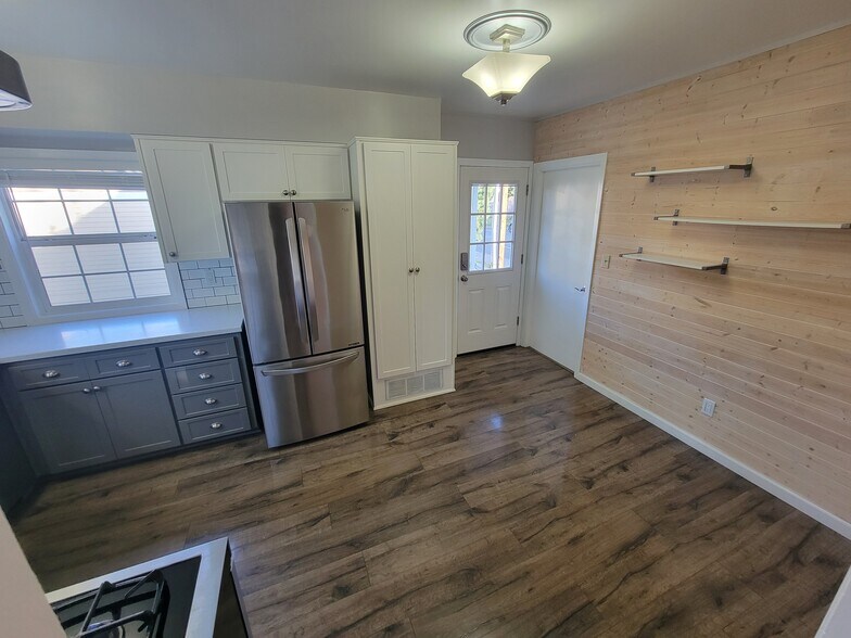 Building Photo - 8385 SW Avery St