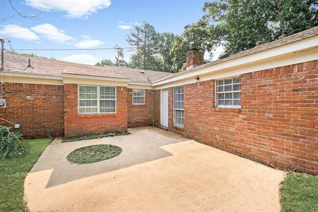 Building Photo - 3701 Joslyn St