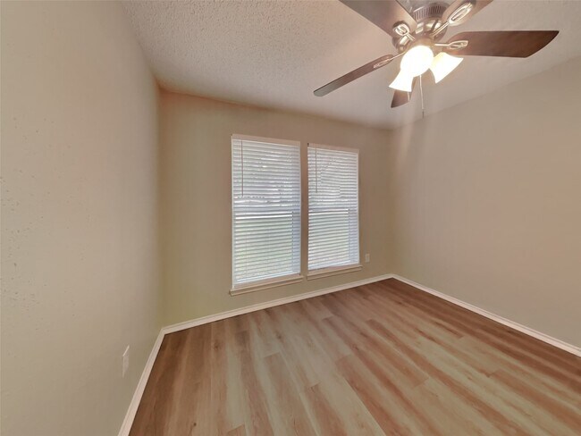 Building Photo - 15 S Drifting Leaf Ct