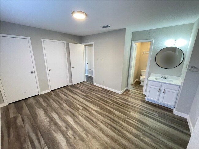 Building Photo - 8004 Clydesdale Dr