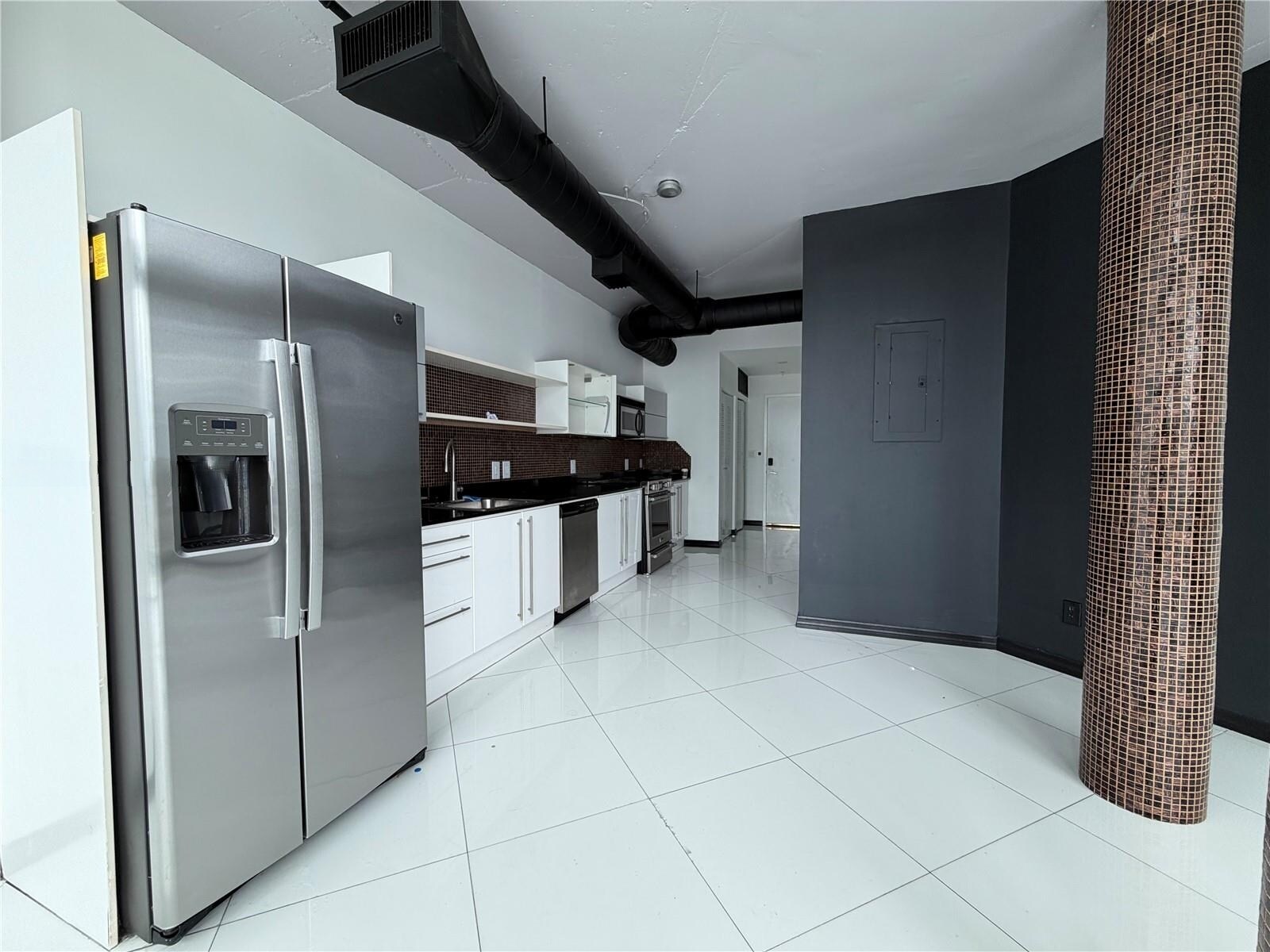 Building Photo - 690 SW 1st Ct