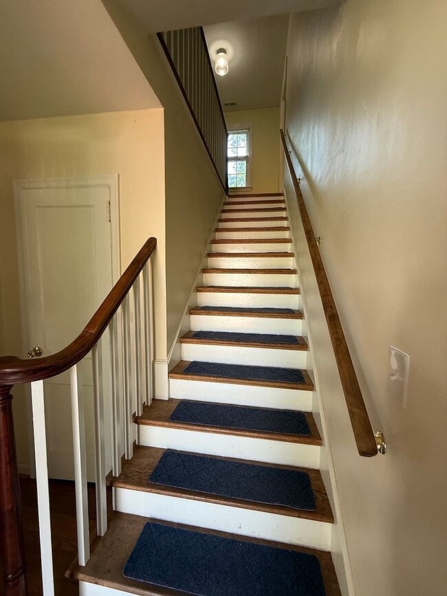 Building Photo - Beautiful 3BR/1.5BA Home in Newport News, VA - Move-in Ready!