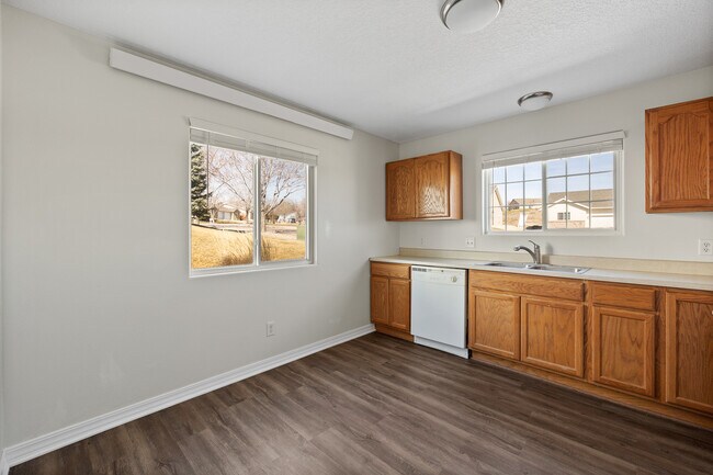 Eat in kitchen is perfect for a four top - 1311 Sydney Dr
