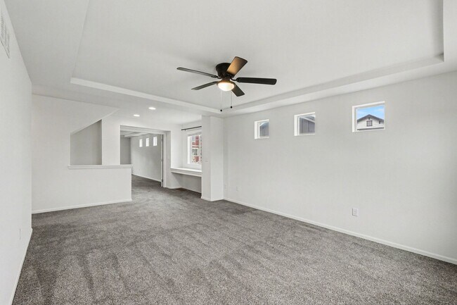 Building Photo - Stunning 4bed/3bath Oakwood Model Home in Erie