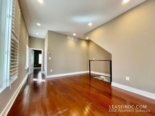 Building Photo - 1004 N Street NW-#1