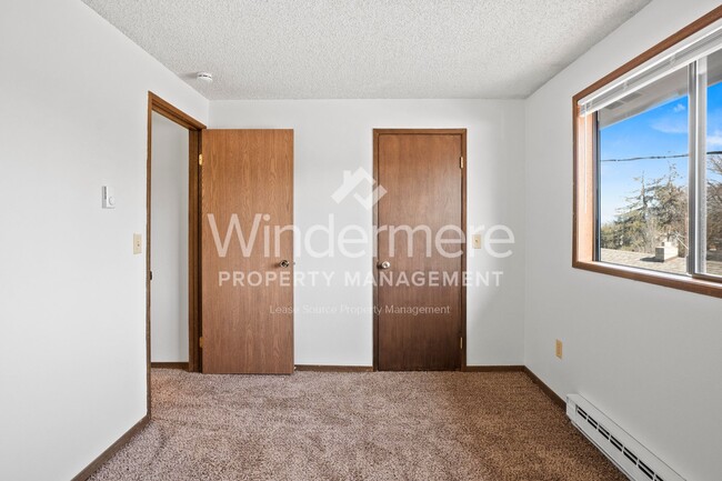 Building Photo - 2702 E 31st Ave