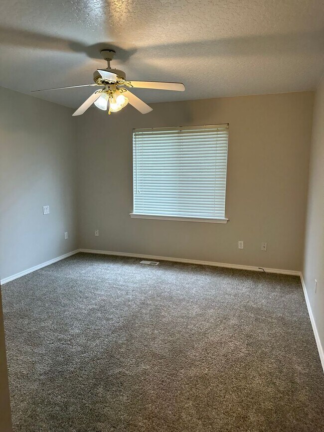 Building Photo - $1,895. - Coming soon! 4 Bed, 2 Bath with ...