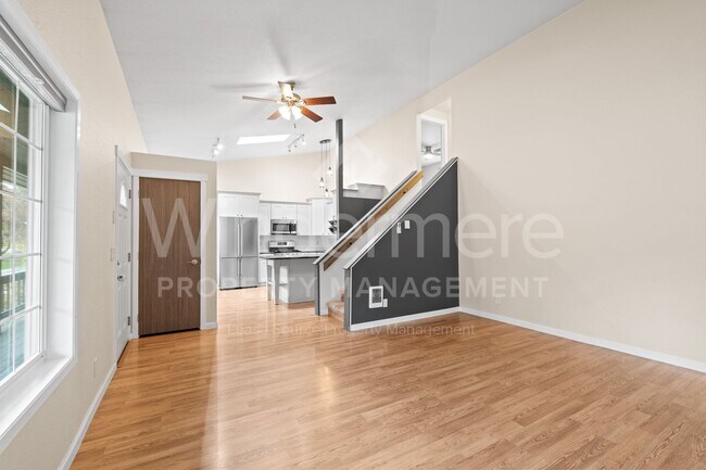 Building Photo - Updated 3 Bed 2 Bath Home With Brand New 2...