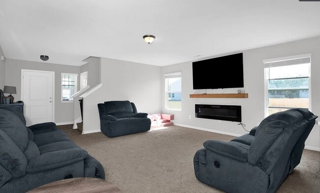 Building Photo - NEW LISTING!!!!!