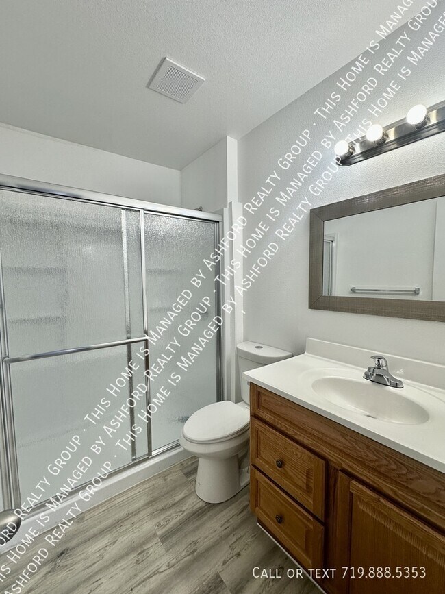 Building Photo - 1120 Yuma St