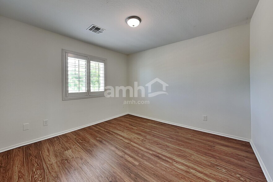 Building Photo - 7923 W Payson Rd