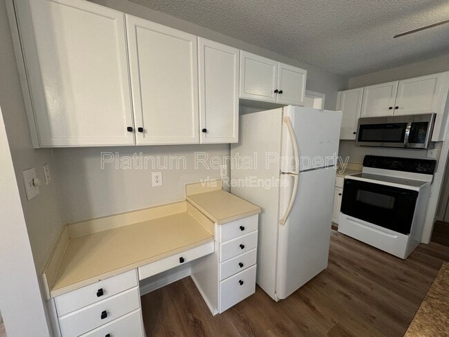 Building Photo - 3605 Knoll Crest Trail