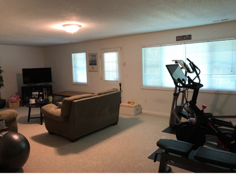 Building Photo - 18 Cobblestone Ct