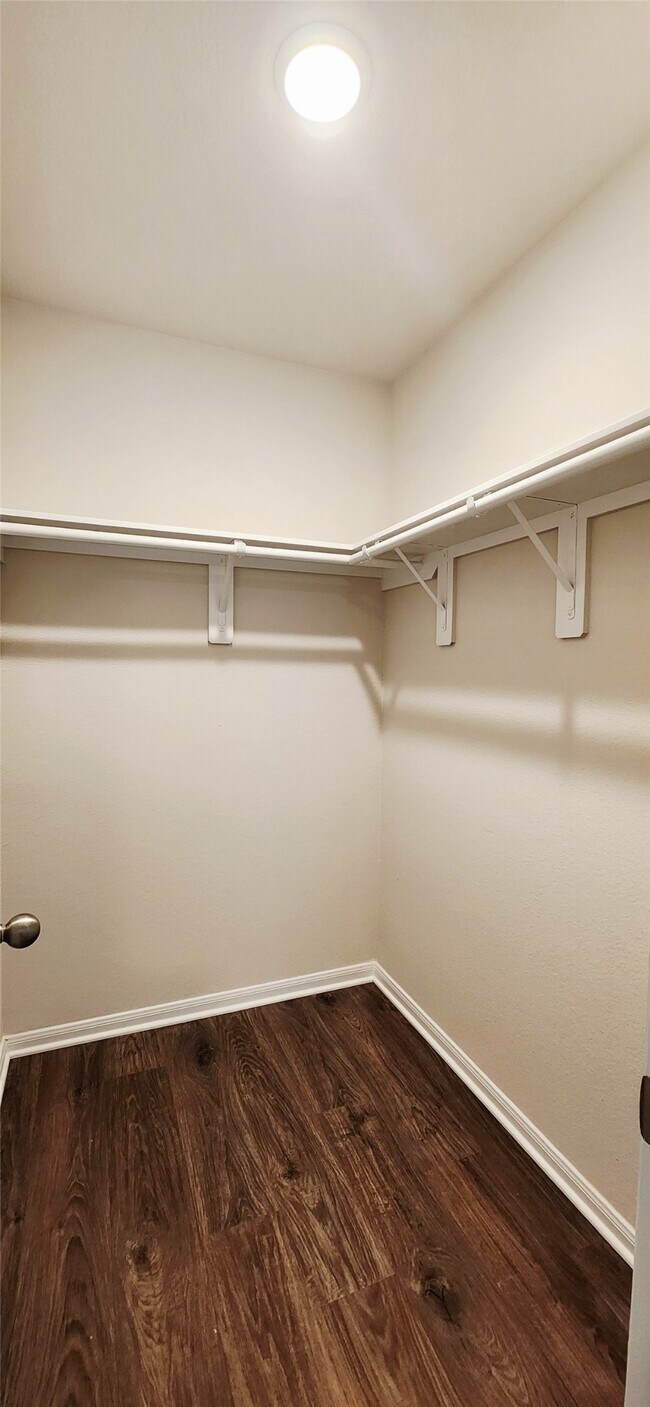 Building Photo - 406 Magnolia Ln