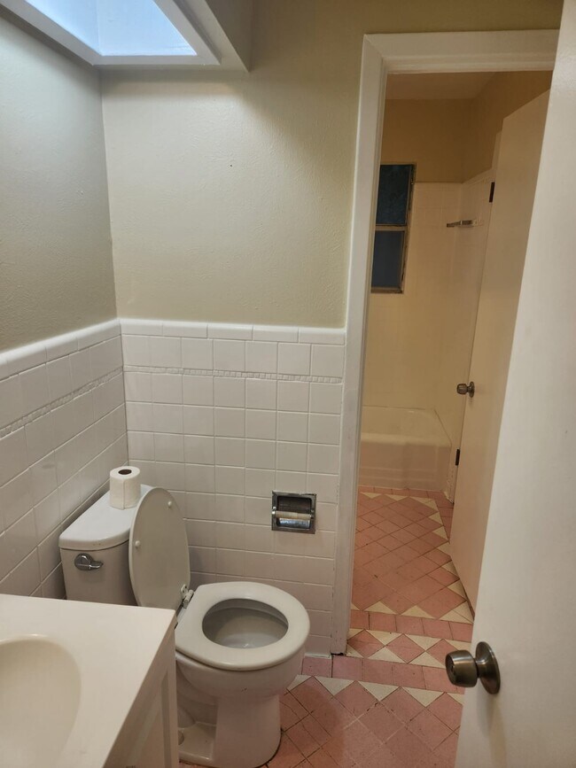 Building Photo - 615 S 1st St