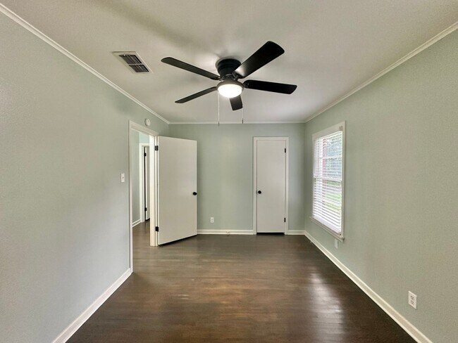 Building Photo - Updated 3-Bedroom Home Near TJC & Medical District!