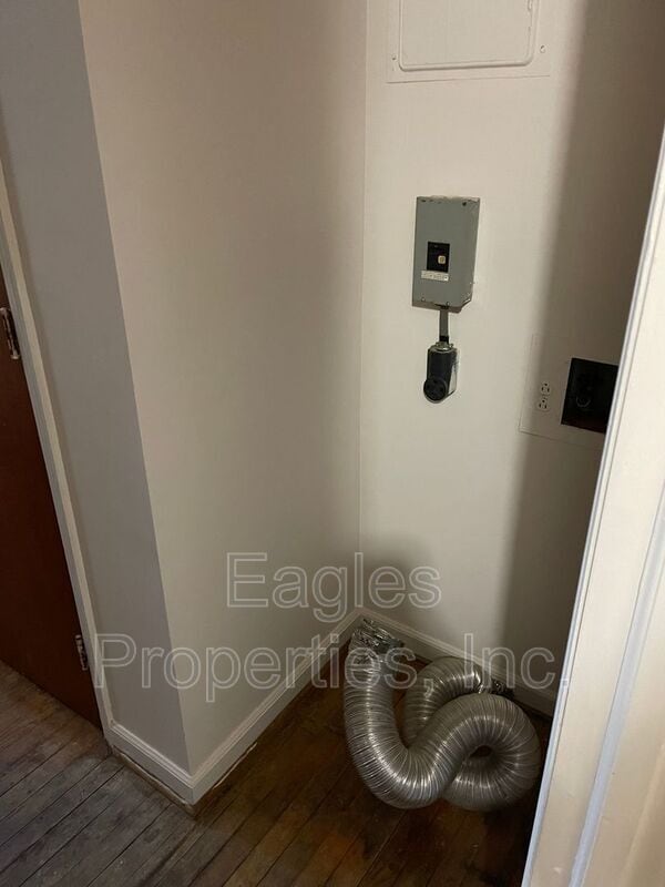 Building Photo - 413 Beech St